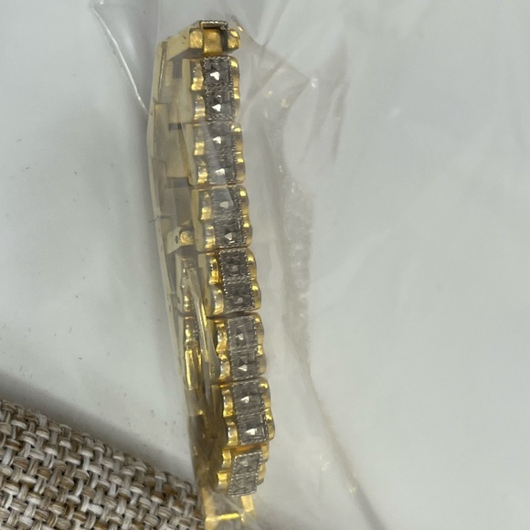 Vintage Gold Tone Bracelet with Intricate Detailing - Picture 7 of 16